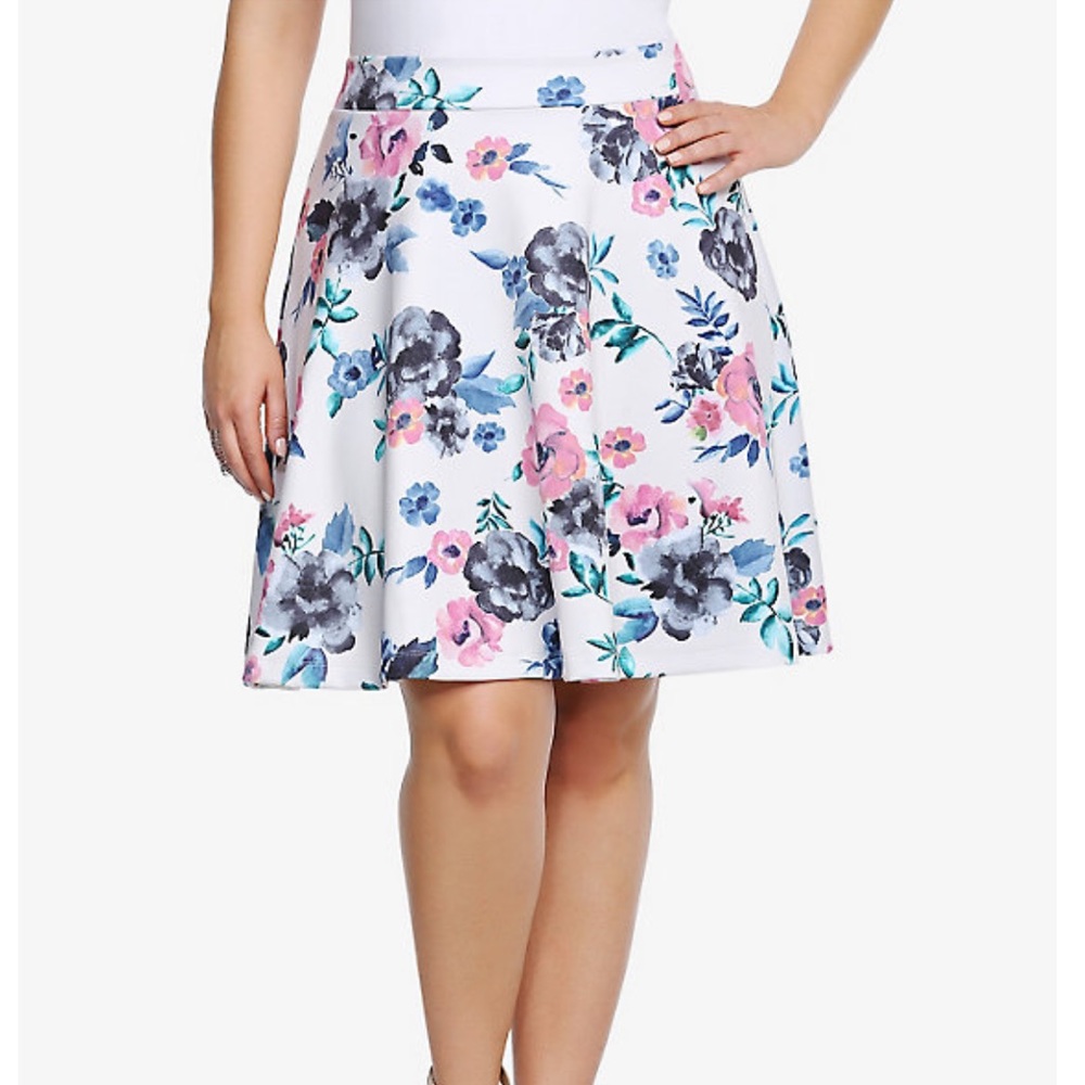 FLORAL MINI SKATER SKIRT NWT